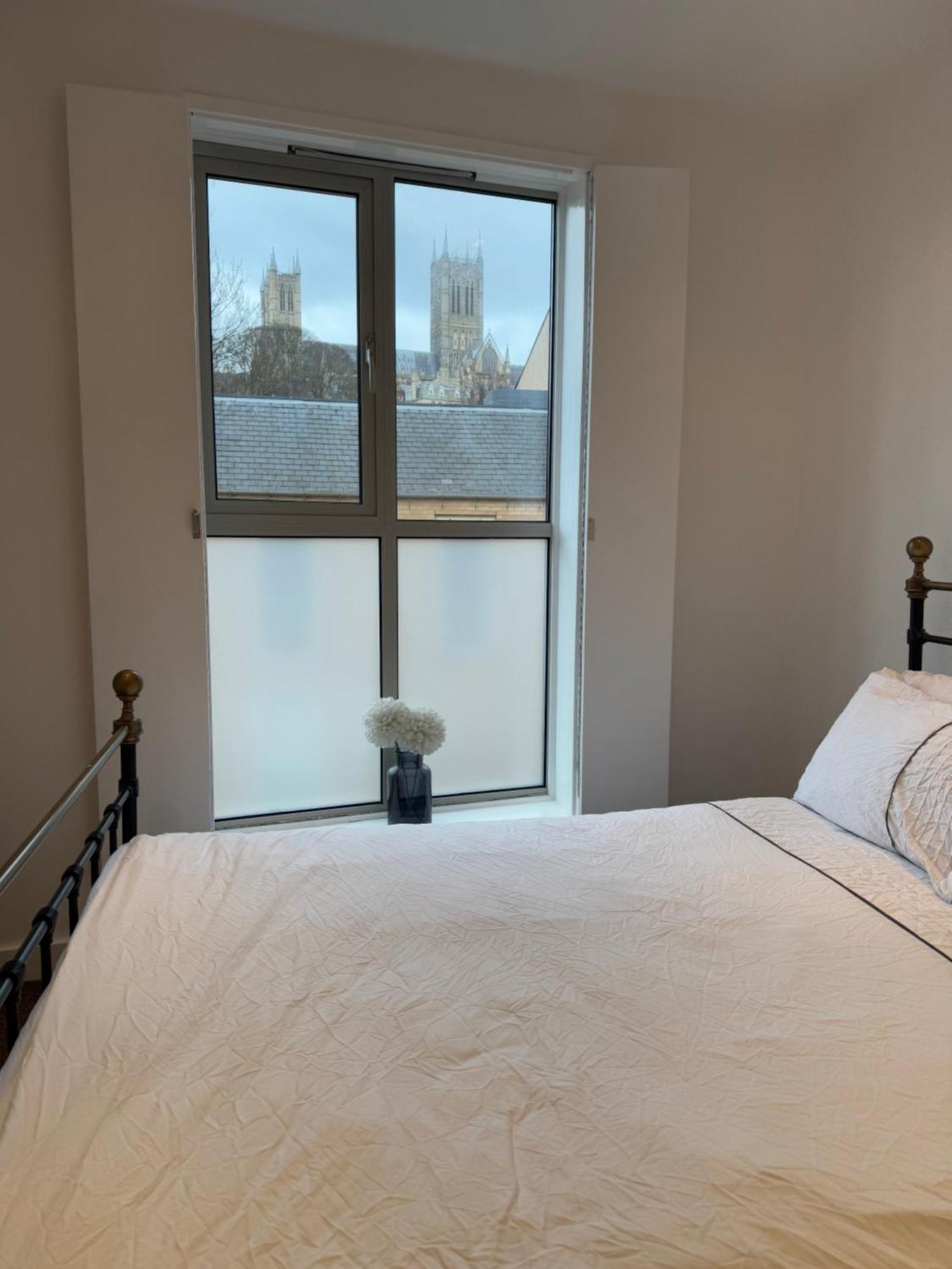 Central, Modern And Peaceful, Lovely Cathedral Views, Two-Bed Apartment With 40" Smart Tv & Free Onsite Parking Линкольн Экстерьер фото