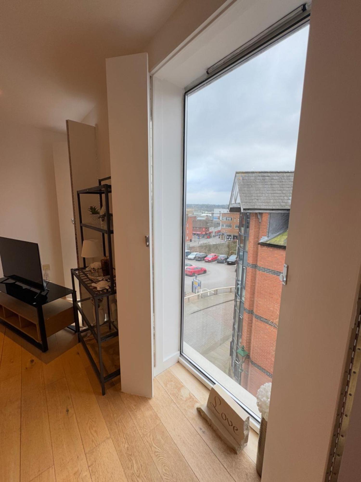 Central, Modern And Peaceful, Lovely Cathedral Views, Two-Bed Apartment With 40" Smart Tv & Free Onsite Parking Линкольн Экстерьер фото